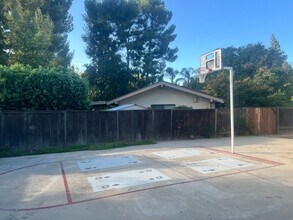 3216 W Tenaya Way in Fresno, CA - Building Photo - Building Photo