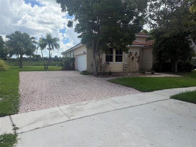 1283 NW 163rd Terrace in Pembroke Pines, FL - Building Photo - Building Photo