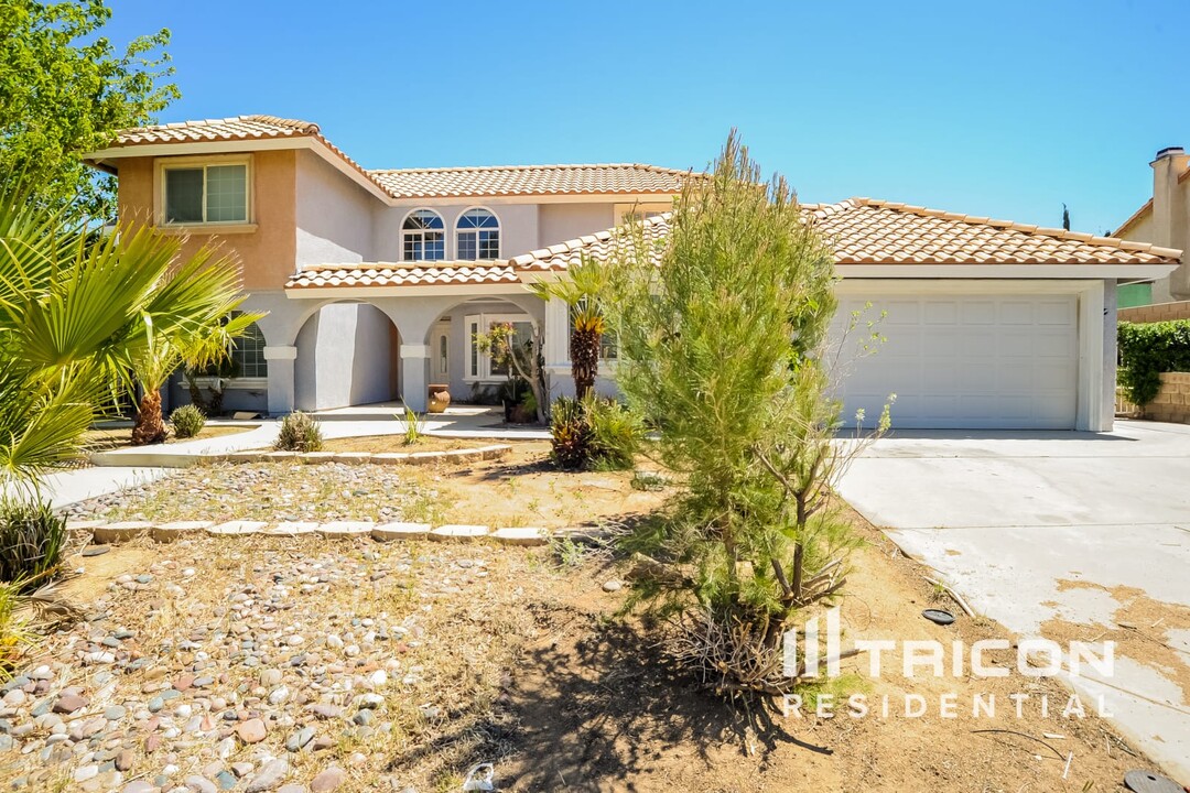 41412 Yancey Ln in Lancaster, CA - Building Photo