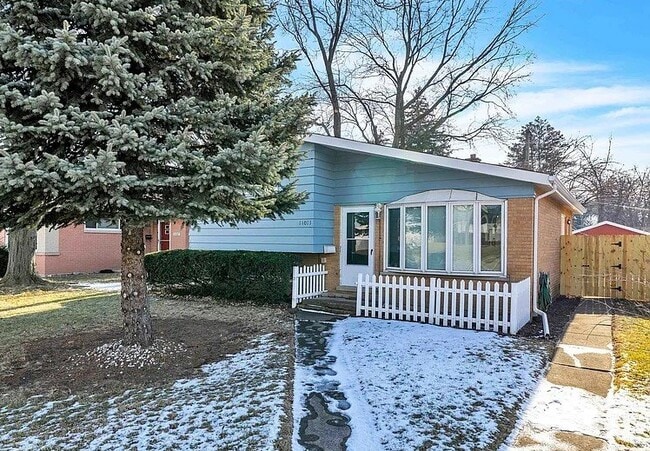 11011 W Roosevelt Rd in Westchester, IL - Building Photo - Building Photo