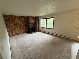 816 W 23rd Ave in Anchorage, AK - Building Photo