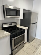 3861 Vinton Ave, Unit 305 in Culver City, CA - Building Photo - Building Photo