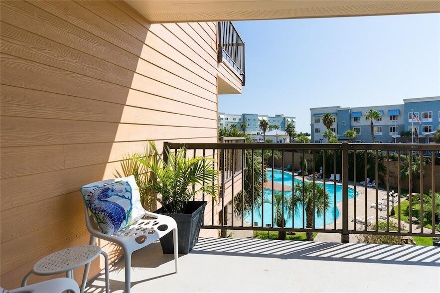 9520 Seawall Blvd, Unit 235 in Galveston, TX - Foto de edificio