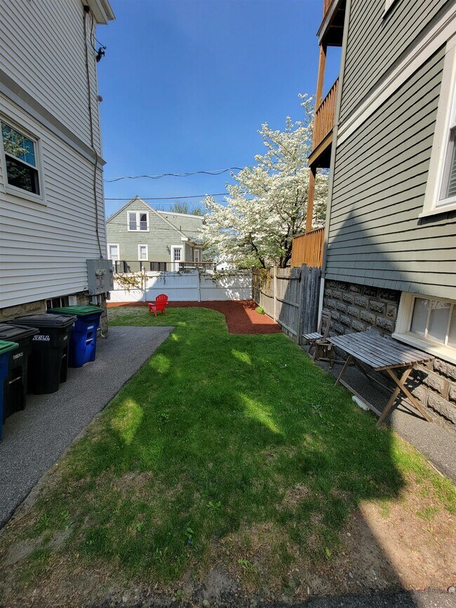 31 Electric Ave in Somerville, MA - Foto de edificio - Building Photo