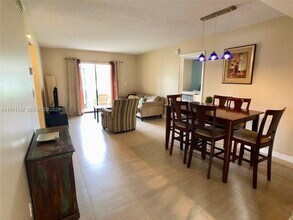 10026 Winding Lake Rd in Sunrise, FL - Building Photo - Building Photo