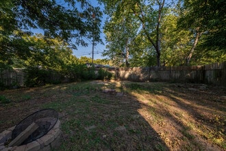 2046 N Burns Ave in Wichita, KS - Building Photo - Building Photo