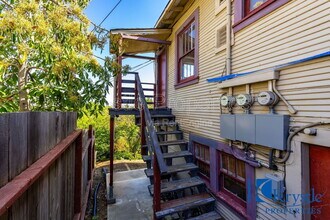 517 Alhambra St in Crockett, CA - Building Photo - Building Photo