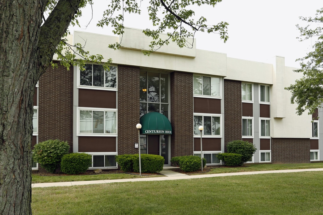 Centurion House Apartments in Toledo, OH - Building Photo