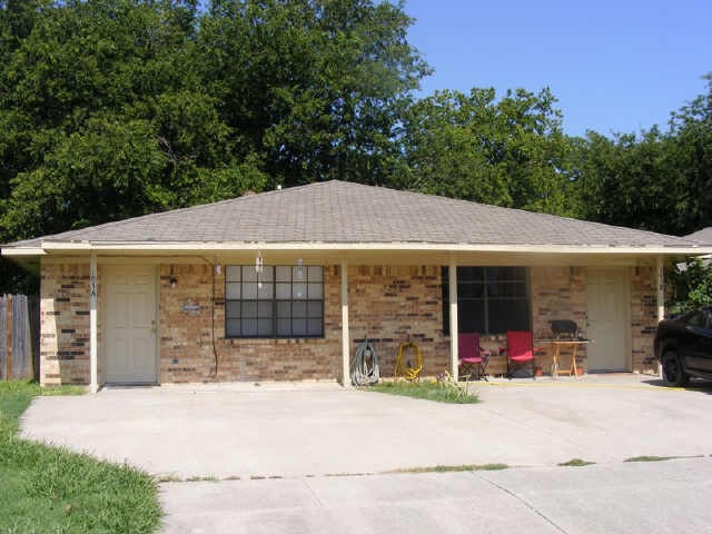 103 West Pl in White Settlement, TX - Building Photo