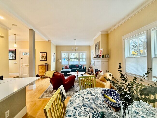 381 Huron Ave, Unit A in Cambridge, MA - Building Photo - Building Photo