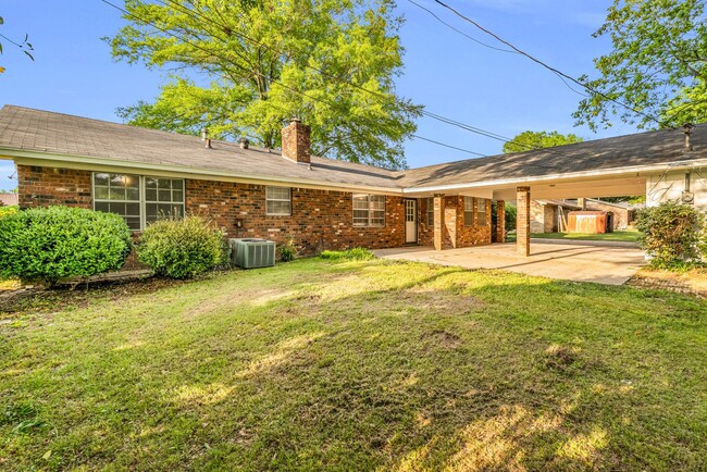 1009 Monroe St in Tupelo, MS - Building Photo - Building Photo
