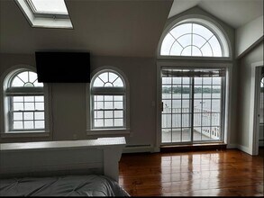 67 Lawrence Ct in Tiverton, RI - Building Photo - Building Photo