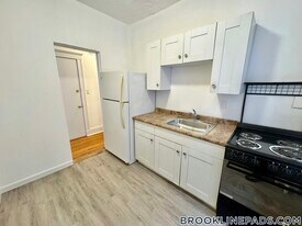 37 Dwight St in Brookline, MA - Building Photo