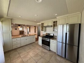 565 Smalley Ave in Hayward, CA - Building Photo