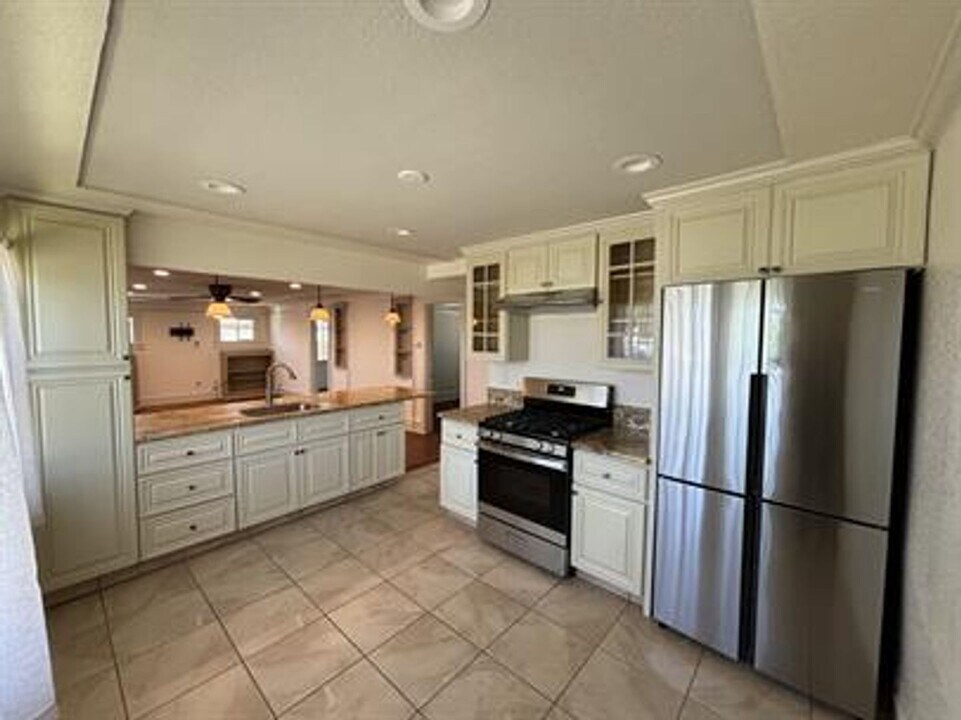 565 Smalley Ave in Hayward, CA - Building Photo