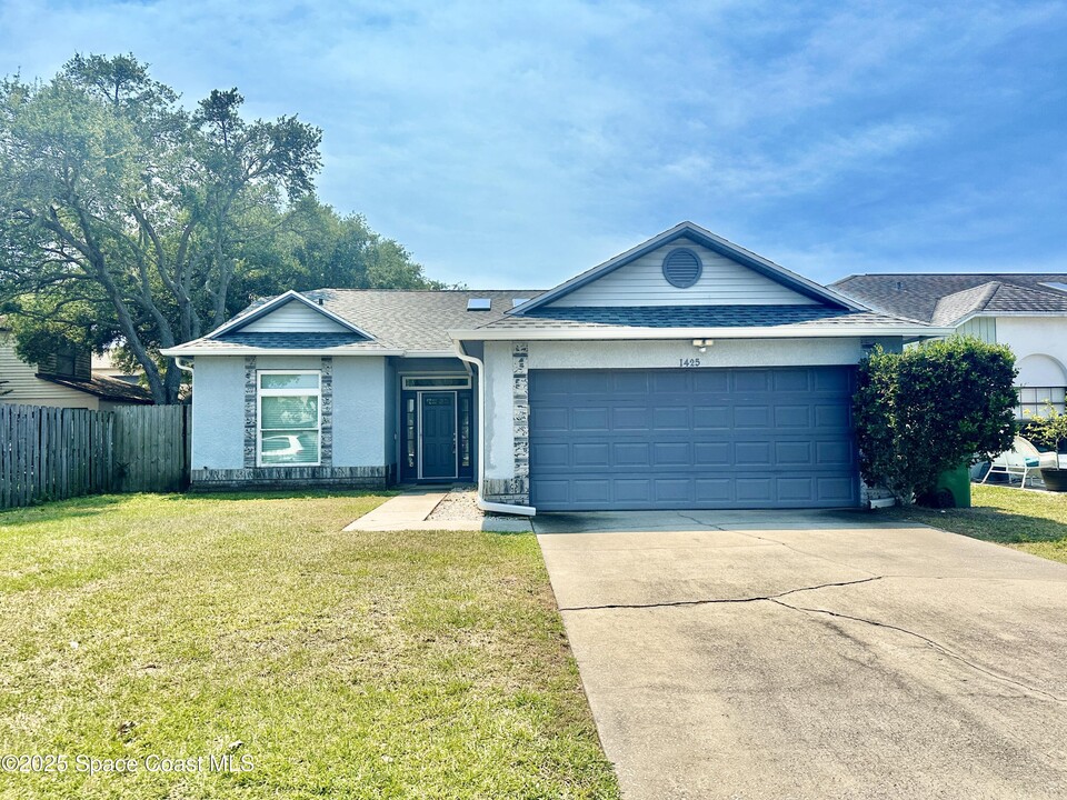 1425 Brook Dr in Melbourne, FL - Building Photo