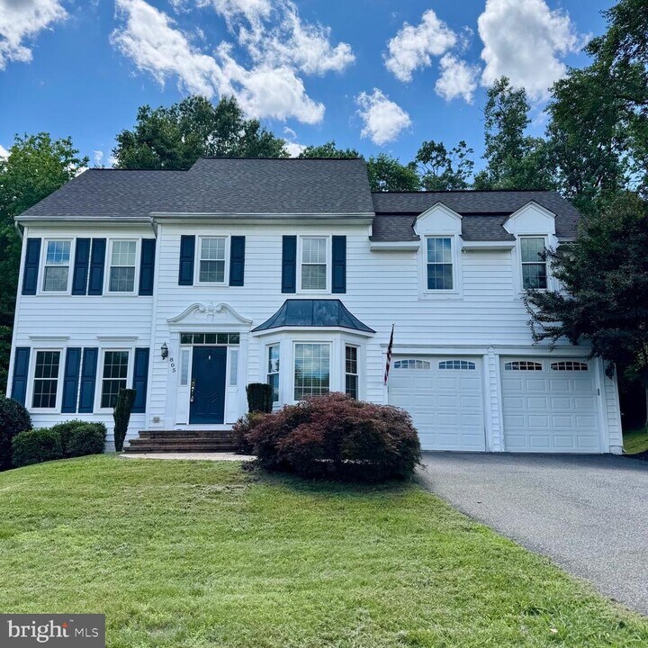 805 Winterberry Dr in Fredericksburg, VA - Building Photo