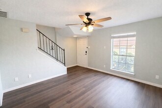 16 Hill Top Ln in Grand Prairie, TX - Foto de edificio - Building Photo