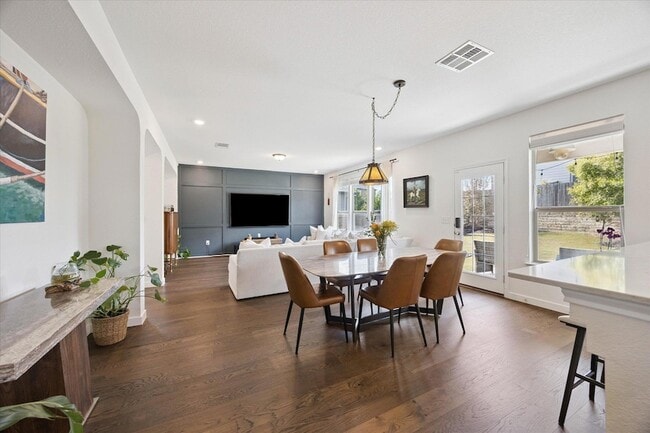 7916 Crystalbrook W in Austin, TX - Building Photo - Building Photo