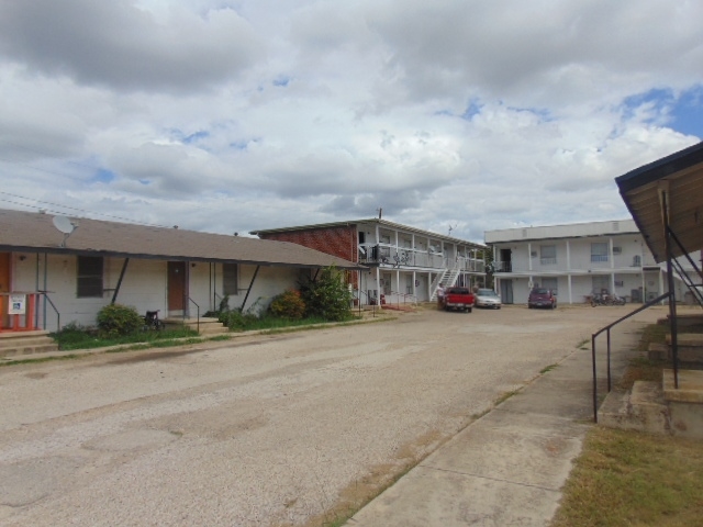 Northside Plaza Apartments in Killeen, TX - Building Photo