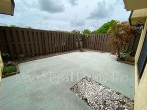 1667 Park Meadows Dr in Ft. Myers, FL - Building Photo - Building Photo