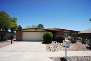 2920 N La Chiquita Ave in Tucson, AZ - Building Photo