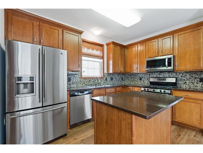 9896 Switch Grass Ln in Eden Prairie, MN - Building Photo - Building Photo