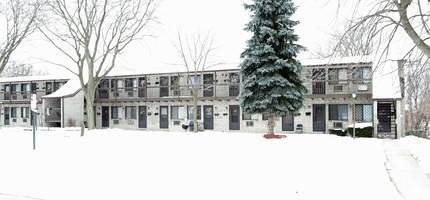 Clement Terrace in Milwaukee, WI - Foto de edificio - Building Photo