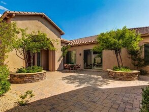 36651 N Porta Nuova Rd in Scottsdale, AZ - Building Photo - Building Photo