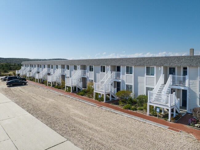 16 Navy Rd in Montauk, NY - Foto de edificio - Building Photo