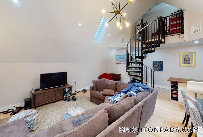 15 Lanark Rd in Brookline, MA - Building Photo - Building Photo