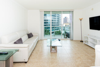 347 N New River Dr E in Fort Lauderdale, FL - Foto de edificio - Building Photo