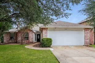 948 Grand Central Pkwy in Saginaw, TX - Building Photo