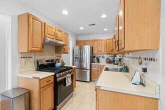 47 Grieco Dr in Jersey City, NJ - Building Photo - Building Photo