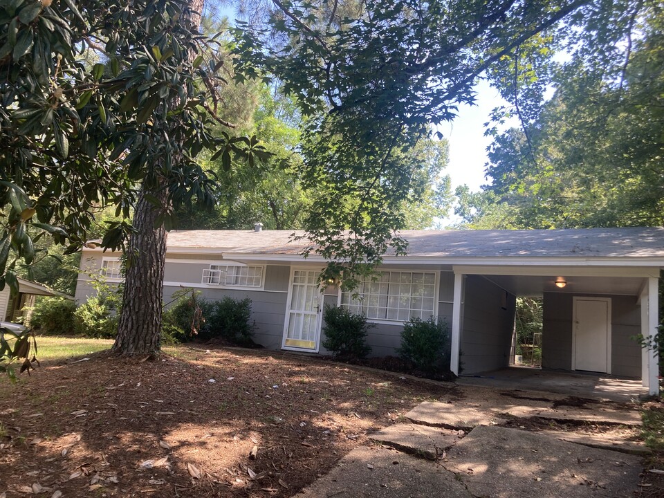 1421 Maria Dr in Jackson, MS - Building Photo