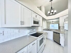 113 Wading Bird Cir, Unit 206 in Naples, FL - Building Photo