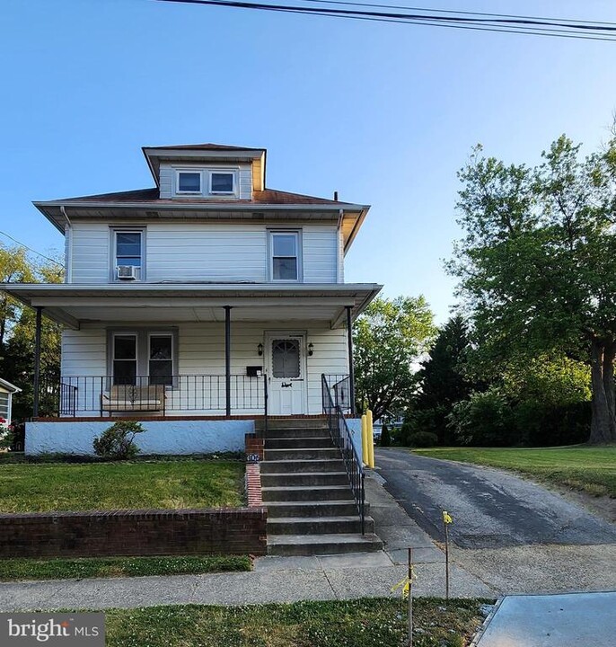 306 Victoria St in Glassboro, NJ - Foto de edificio