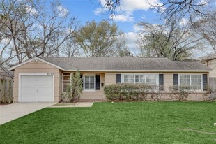 4708 Mayfair St in Bellaire, TX - Building Photo