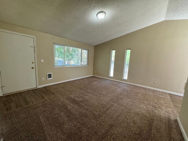 18895 NW Shadow Ln in Portland, OR - Building Photo - Building Photo