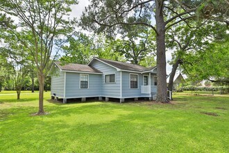 18419 Buddy Riley Blvd in Magnolia, TX - Building Photo - Building Photo