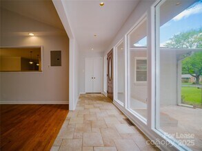 1123 Lynbrook Dr in Charlotte, NC - Building Photo - Building Photo