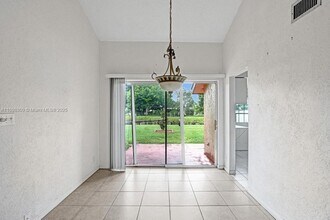 7135 W Sunrise Blvd in Plantation, FL - Building Photo - Building Photo