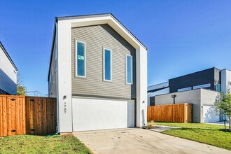 1707 Nomas St in Dallas, TX - Building Photo - Building Photo