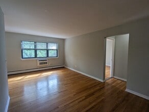 502 W Briar Pl, Unit #510-502 in Chicago, IL - Foto de edificio - Building Photo