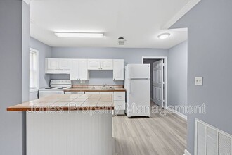 120 W 52 Bypass in Pilot Mountain, NC - Building Photo - Building Photo