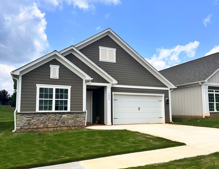 6692 Star Dr in Sherrills Ford, NC - Building Photo