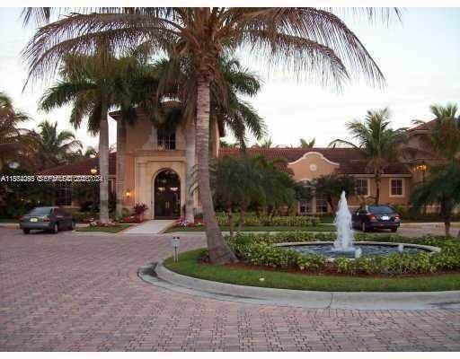 8070 N Nob Hill Rd in Tamarac, FL - Building Photo - Building Photo