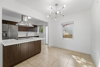 570 NW 49th St in Miami, FL - Building Photo - Building Photo