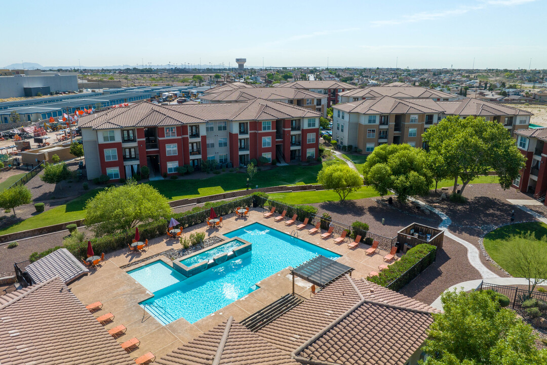 Villas at Zaragosa in El Paso, TX - Foto de edificio