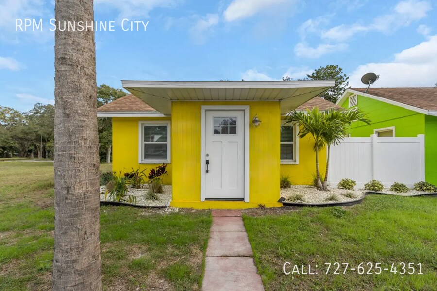 1500 Clearwater Largo Rd in Largo, FL - Building Photo